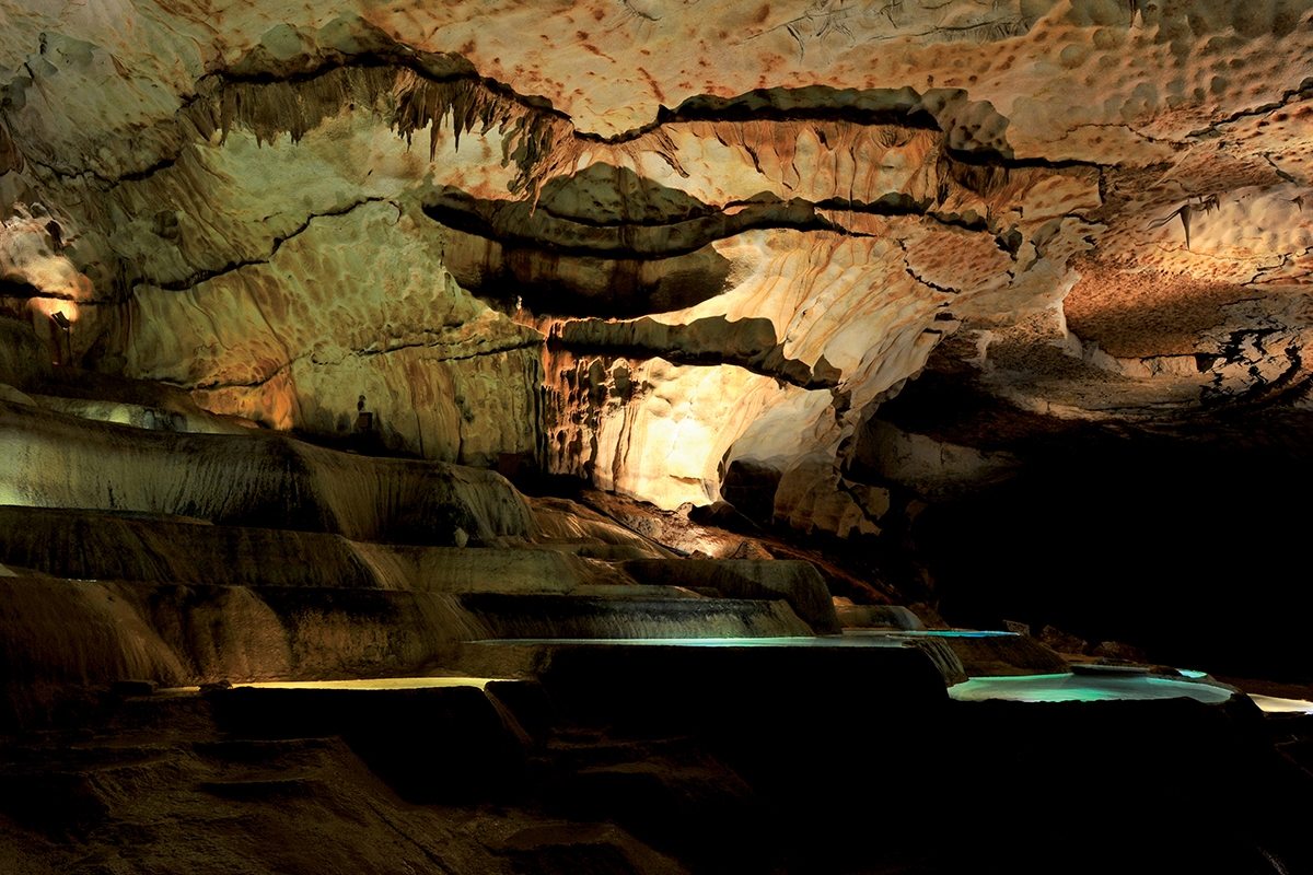 Cascade des gours de la Grotte Saint-Marcel